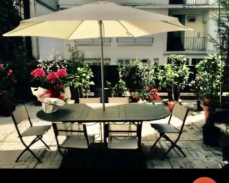 Ferienwohnung Tour Eiffel - Grand Deux Pieces Avec Terrasse Paris